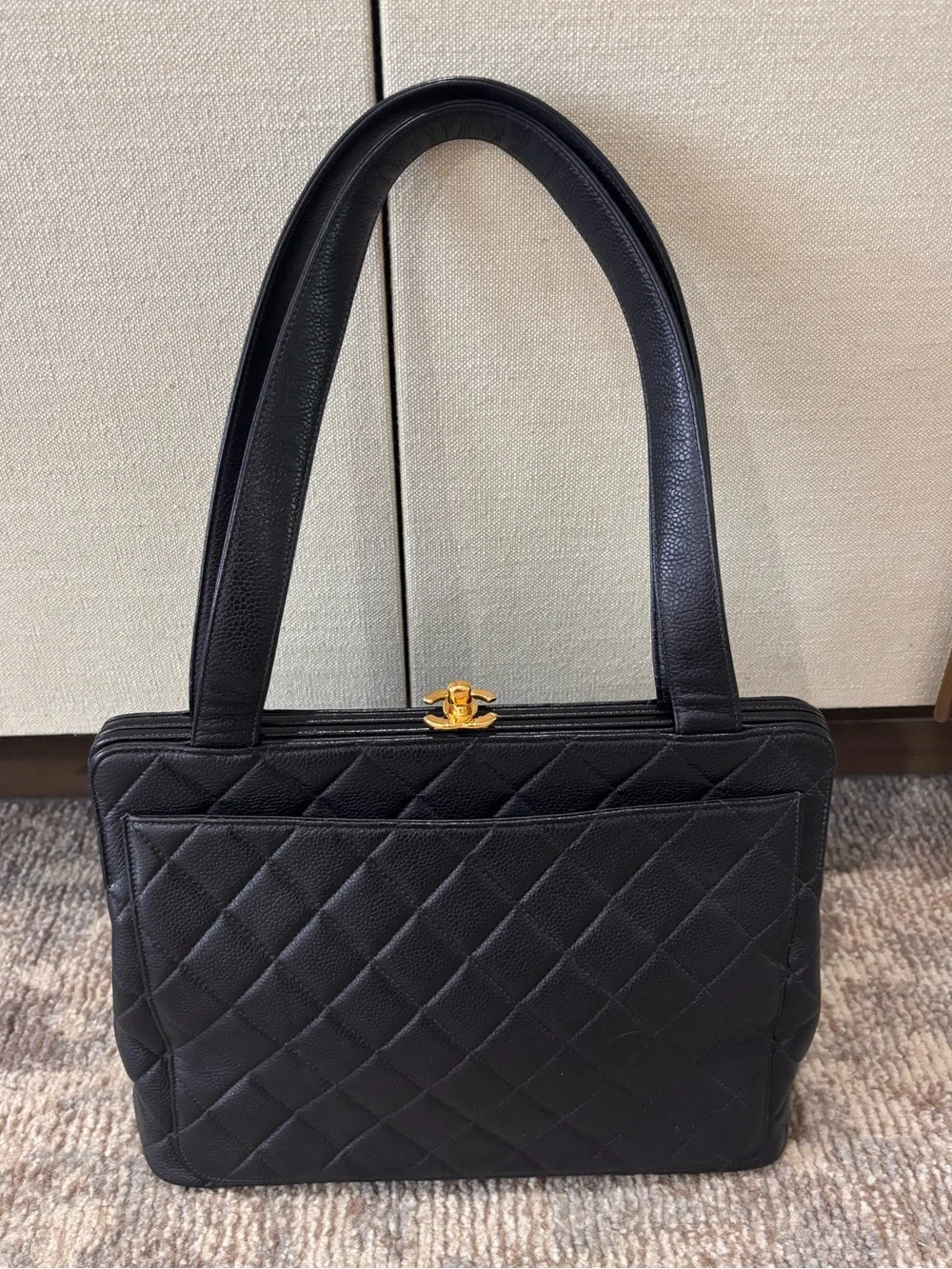 Authentic CHANEL kiss lock black caviar leather shoulder bag 24k hardware